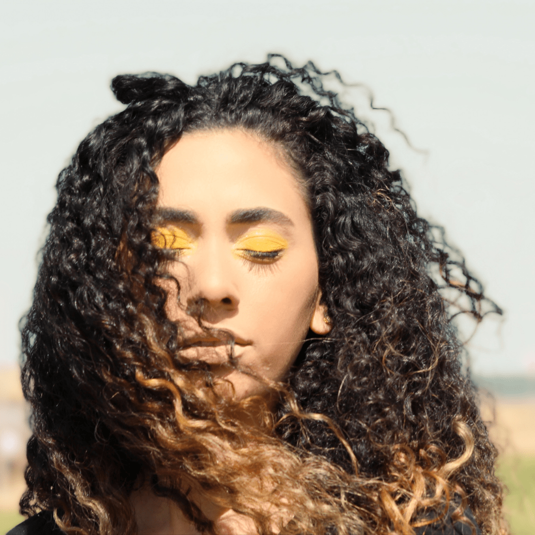 cheveux-bouclés-naturels-femme