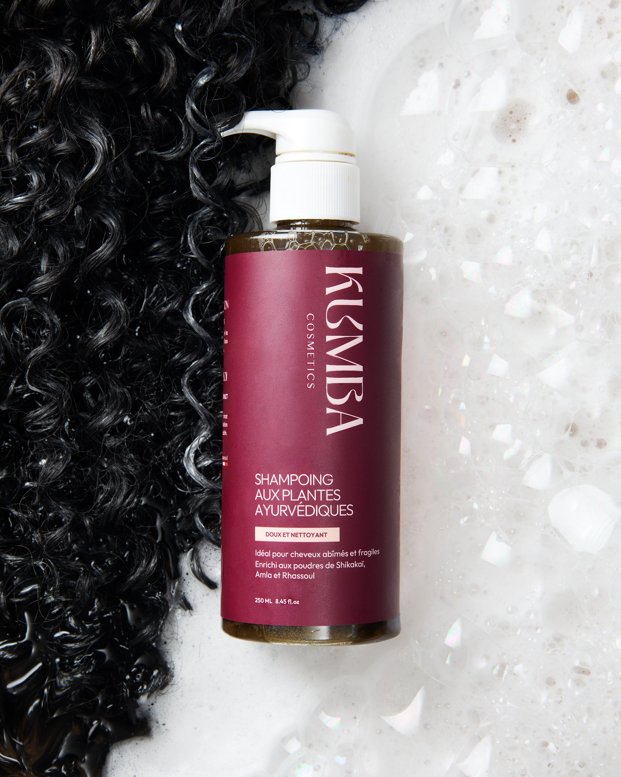 shampoing ayurvédique aux plantes (amla, shikakai, rhassoul) Kumba Cosmetics, pour cheveux texturés : crépus, frisés, bouclés, ondulés
